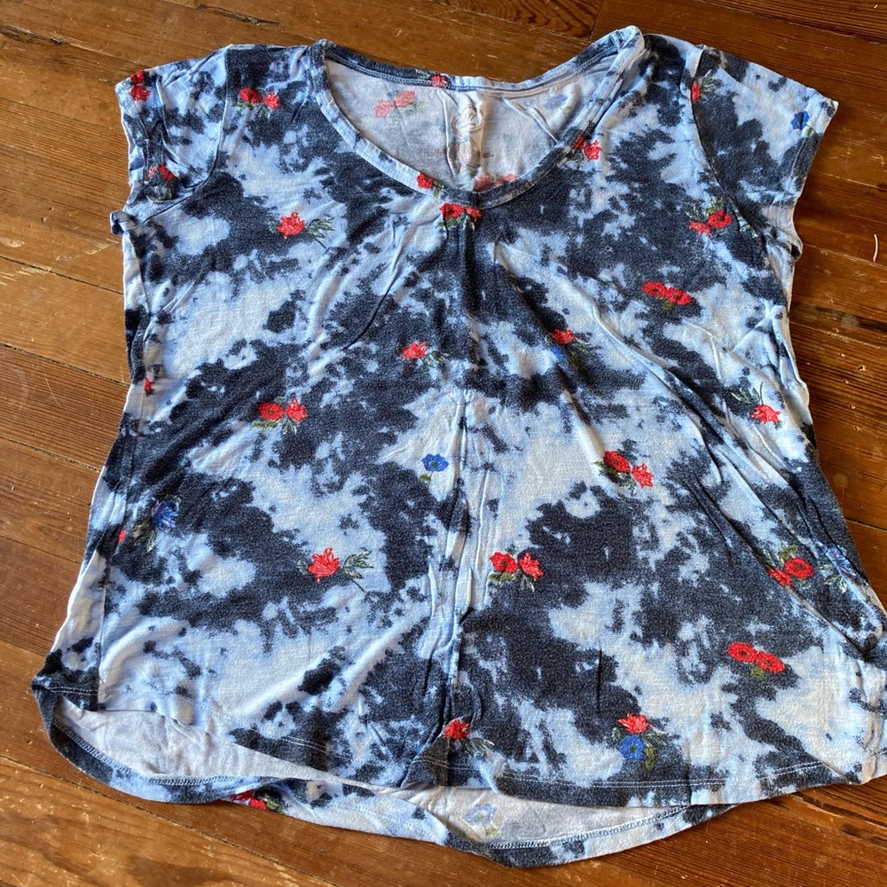 Maurice’s blue tie dye t-shirt with red and blue flowers
